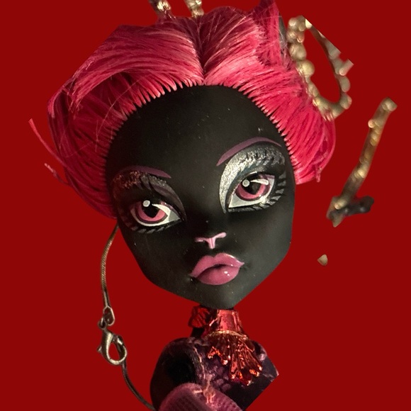 Two Monster High Catty Noir Dolls 2O13/  preloved so please see all photos - Picture 8 of 15